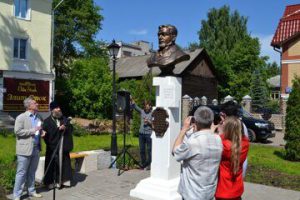 Выпускнику Вятской Духовной семинарии в Кирове установлен памятник