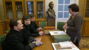 Студенты Вятского Духовного училища посетили Отдел редкой книги библиотеки Герцена