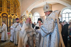 Протоиерей Георгий Курасов удостоен креста с украшениями